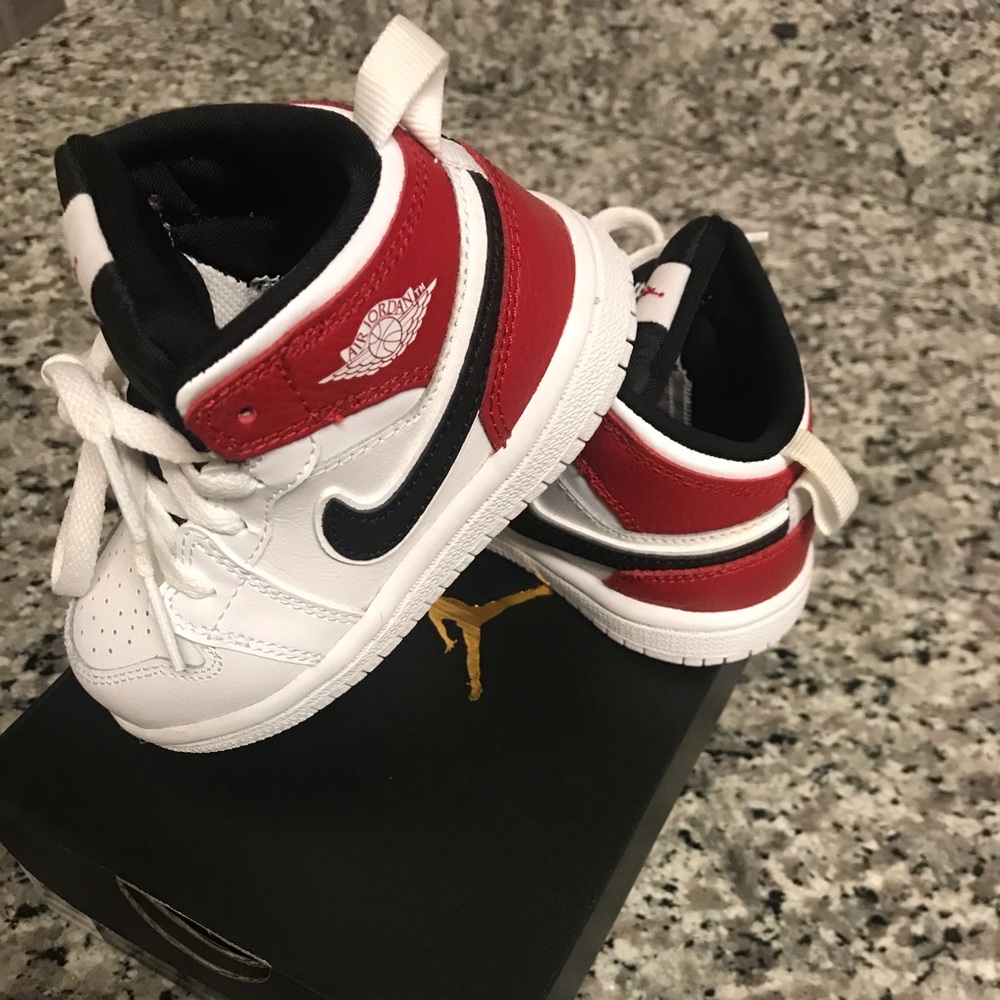 Jordan 1 Mid